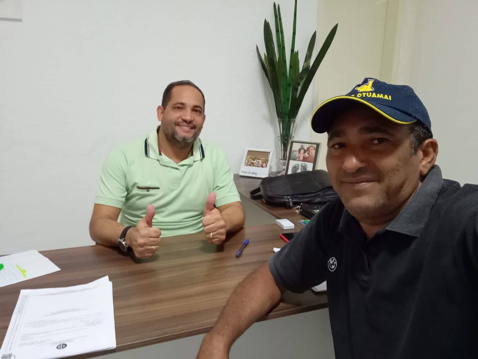 Besouro, em visita ao secretário da SEMDES, Marcio Sá